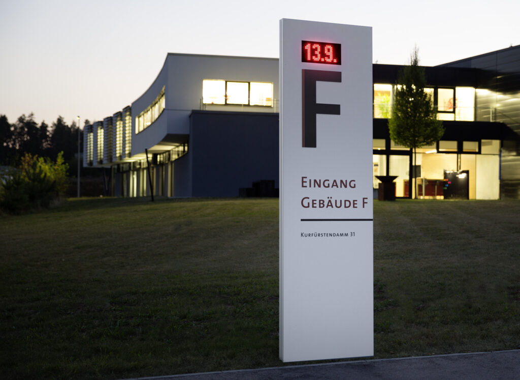 Firma Moeder Beschilderung x Gölzner GmbH Partner Firma Moeder Beschilderung x Gölzner GmbH Partner